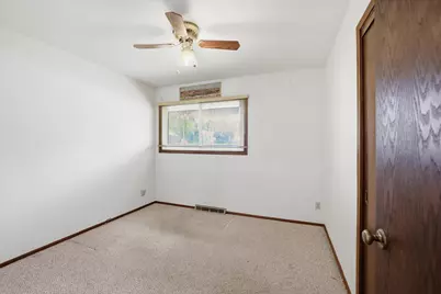 6994 N Range Line Rd, Glendale, WI 53209 - Photo 19