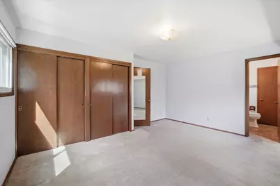 6994 N Range Line Rd, Glendale, WI 53209 - Photo 15