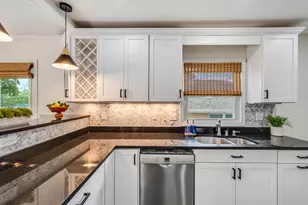 10422 W Hillside Ave, Wauwatosa, WI 53222 - Photo 17