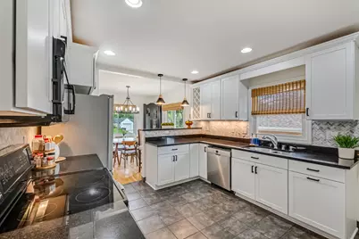 10422 W Hillside Ave, Wauwatosa, WI 53222 - Photo 19