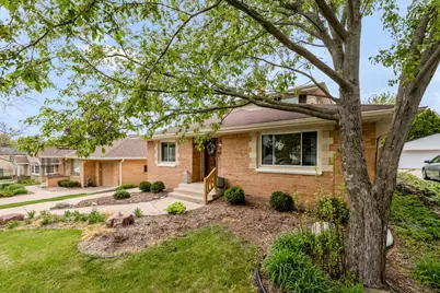 10422 W Hillside Ave, Wauwatosa, WI 53222 - Photo 3