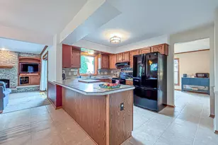 13130 W Scarborough Dr, New Berlin, WI 53151 - Photo 11