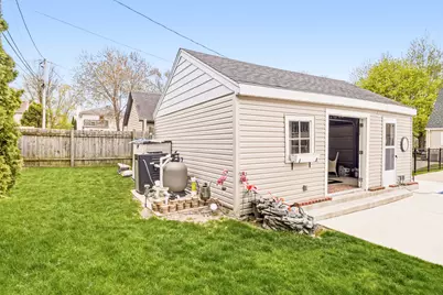 8314 N Regent Rd, Fox Point, WI 53217 - Photo 19