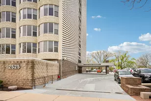 2525 S Shore Dr, Milwaukee, WI 53207 - Photo 23