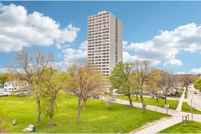 2525 S Shore Dr #14B, Milwaukee, WI 53207 - Photo 49