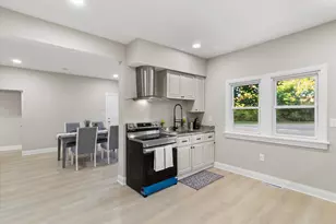 6800 Auburn Ave, Wauwatosa, WI 53213 - Photo 15