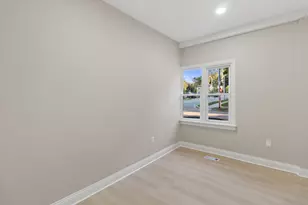 6800 Auburn Ave, Wauwatosa, WI 53213 - Photo 11