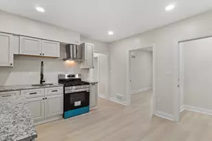 6800 Auburn Ave, Wauwatosa, WI 53213 - Photo 25