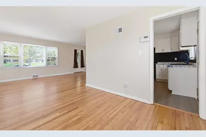 5062 N 20th St, Milwaukee, WI 53209 - Photo 9
