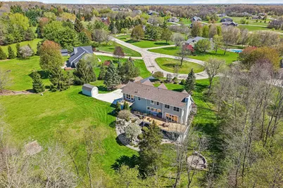 933  Elmwood Way Ct, Richfield, WI 53033 - Photo 9