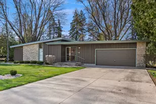 5005 Sunset Rd, Manitowoc, WI 54220 - Photo 1