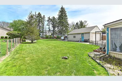 2746 S 77th St, West Allis, WI 53219 - Photo 25