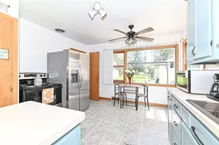 2746 S 77th St, West Allis, WI 53219 - Photo 13