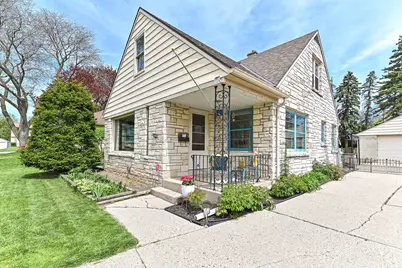 2746 S 77th St, West Allis, WI 53219 - Photo 5