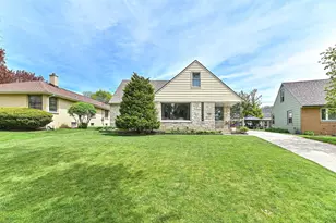 2746 S 77th St, West Allis, WI 53219 - Photo 3