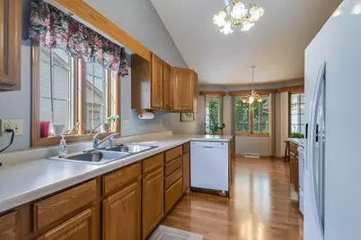 219  Heritage Ln, Onalaska, WI 54650 - Photo 9