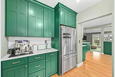 653 N 75th St, Wauwatosa, WI 53213 - Photo 7