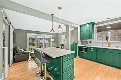 653 N 75th St, Wauwatosa, WI 53213 - Photo 9