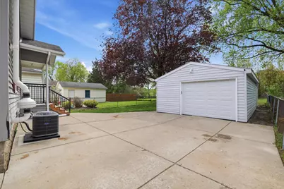 122  Tenny Ave, Waukesha, WI 53186 - Photo 3