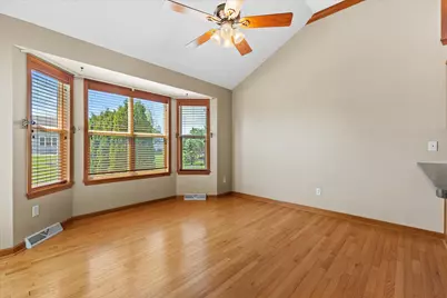 6615  Greenhill Dr, Racine, WI 53406 - Photo 5