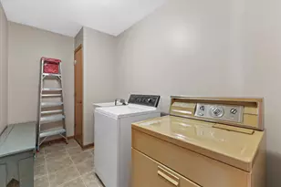 6615 Greenhill Dr, Racine, WI 53406 - Photo 31