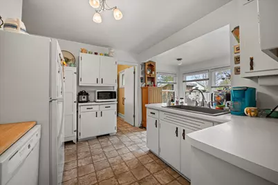 901  Hawthorn Dr, Waukesha, WI 53188 - Photo 7
