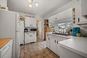 901 Hawthorn Dr, Waukesha, WI 53188 - Photo 7