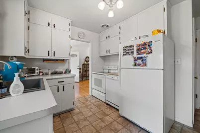 901  Hawthorn Dr, Waukesha, WI 53188 - Photo 9