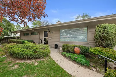 901  Hawthorn Dr, Waukesha, WI 53188 - Photo 27