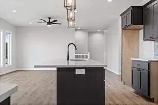 1050 Crockett Dr, Holmen, WI 54636 - Photo 11