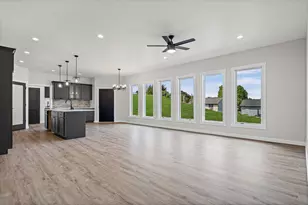 1050 Crockett Dr, Holmen, WI 54636 - Photo 5