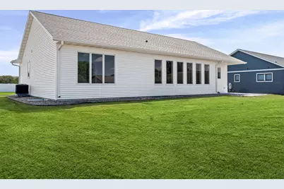 1050  Crockett Dr, Holmen, WI 54636 - Photo 23