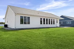 1050 Crockett Dr, Holmen, WI 54636 - Photo 23