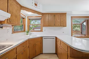 2801 S 72nd St, West Allis, WI 53219 - Photo 9