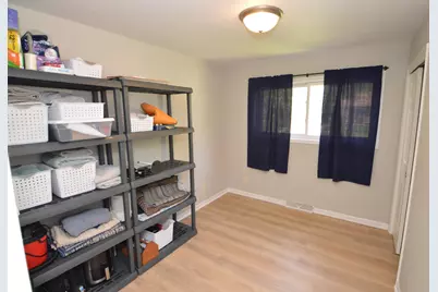 4110 S Troy Ave, Saint Francis, WI 53235 - Photo 7