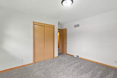 5427 W Spring Ln, Milwaukee, WI 53223 - Photo 19