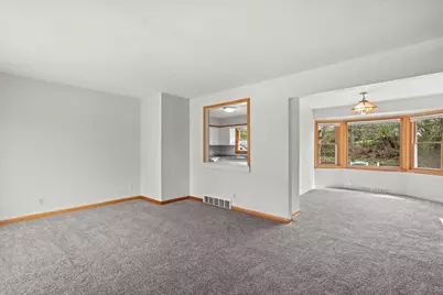 5427 W Spring Ln, Milwaukee, WI 53223 - Photo 5