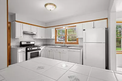 5427 W Spring Ln, Milwaukee, WI 53223 - Photo 9