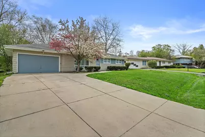 5427 W Spring Ln, Milwaukee, WI 53223 - Photo 3