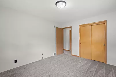 5427 W Spring Ln, Milwaukee, WI 53223 - Photo 23