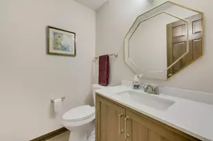 W52N618 Highland Dr, Cedarburg, WI 53012 - Photo 11