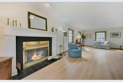 W52N618  Highland Dr, Cedarburg, WI 53012 - Photo 7