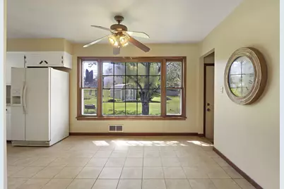 3301 E Carol Ct, Oak Creek, WI 53154 - Photo 5