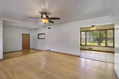 3301 E Carol Ct, Oak Creek, WI 53154 - Photo 3