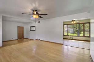 3301 E Carol Ct, Oak Creek, WI 53154 - Photo 3