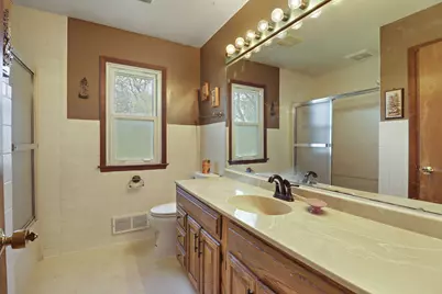 3301 E Carol Ct, Oak Creek, WI 53154 - Photo 9