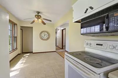 3301 E Carol Ct, Oak Creek, WI 53154 - Photo 7