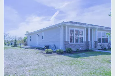613  Hunter Oaks Blvd, Watertown, WI 53094 - Photo 3