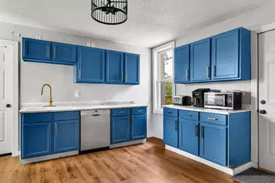 1020  Farnam St, La Crosse, WI 54601 - Photo 5
