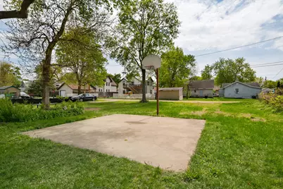 1020  Farnam St, La Crosse, WI 54601 - Photo 15